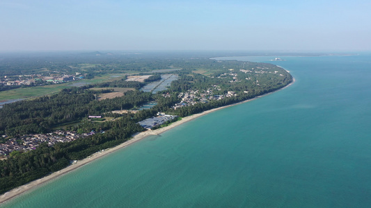 航拍海南琼海潭门沙滩海滩海岸线椰林美景视频