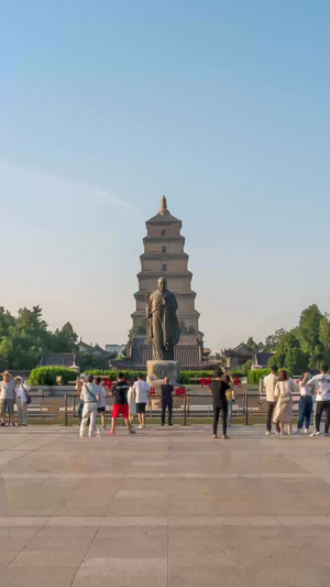 西安大慈恩寺南广场黄金周12秒视频