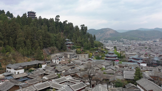 航拍云南丽江古城木府及狮子山万古楼建筑群视频