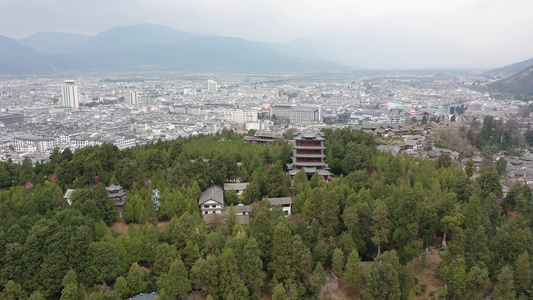 航拍云南丽江古城木府及狮子山万古楼建筑群视频