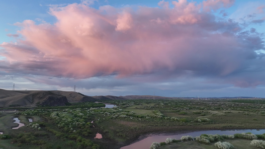 航拍湿地河流晚霞彩云风光视频