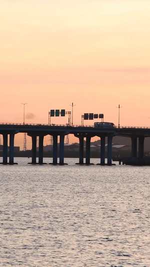 夕阳下的广深沿江高速城市夕阳18秒视频