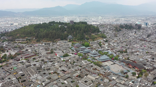 航拍云南丽江古城木府及狮子山万古楼建筑群视频