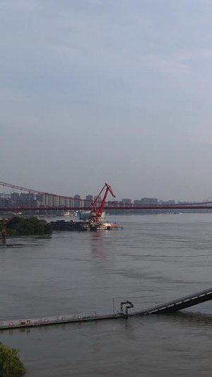 低空航拍风光城市长江江景桥梁道路立体交通天空晚霞城市素材城市风光33秒视频