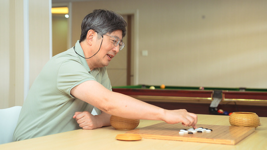 老人下棋视频