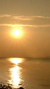 实拍海边清晨太阳升起延时摄影艺术渲染视频