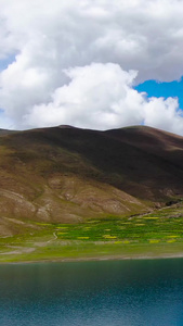 航拍西藏蓝天白云山脉湖泊自然风光视频自驾旅游视频