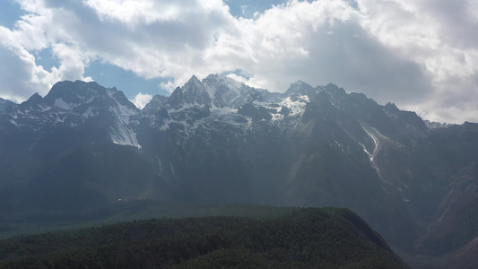 航拍云南丽江玉龙雪山主峰扇子陡冰川公园视频