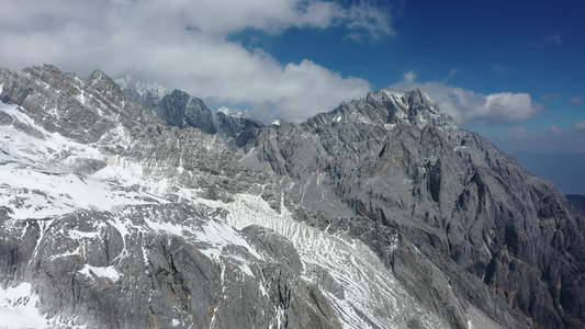 航拍云南丽江玉龙雪山主峰扇子陡冰川公园视频