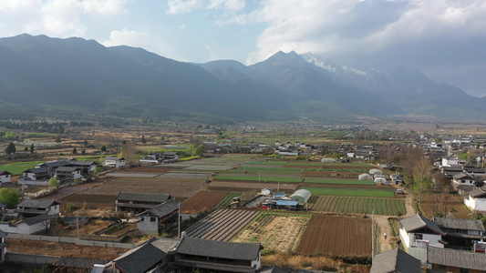 航拍远眺云南丽江玉龙雪山13座山峰连绵视频