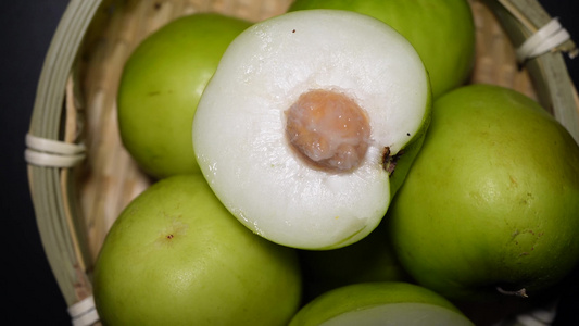 冬季美食牛奶大枣大青枣视频