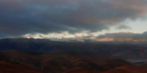 8K航拍西藏珠穆朗玛峰观景平台珠峰全貌40秒视频