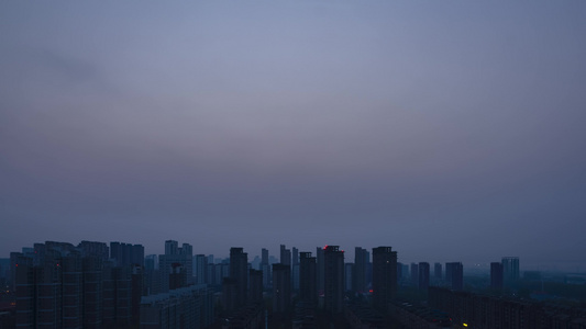 城市建筑天际线夜晚到清晨日出雾霾云雾视频