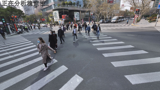 商业街横道线行人过马路[停车线]视频