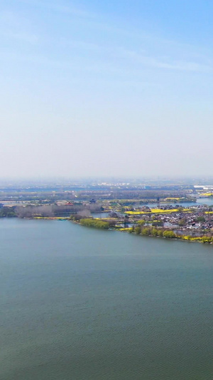 航拍江苏生态旅游5A景点溱湖湿地公园与村庄视频河流湿地45秒视频