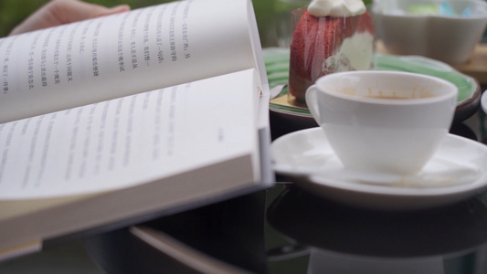 喝咖啡 看书 喝咖啡看书视频