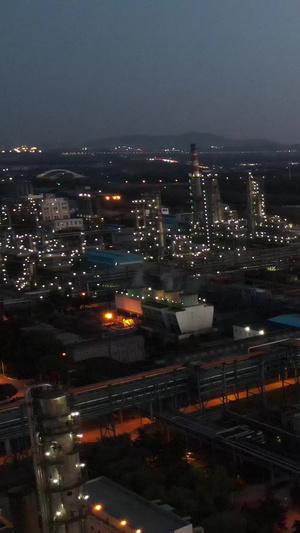 航拍南京江北新区化工厂夜景中国化工42秒视频