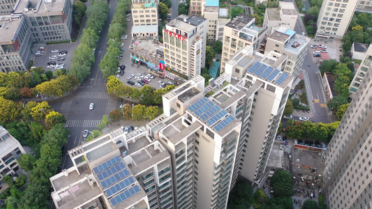 高层建筑屋顶光伏电站太阳能板城市清洁能源视频