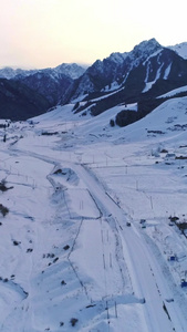 雪山峡谷村庄日出白雪皑皑视频