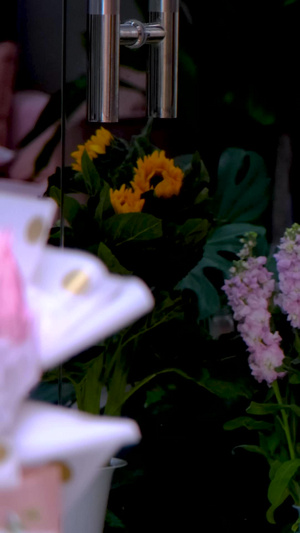 花店出售的粉色玫瑰花情人节34秒视频
