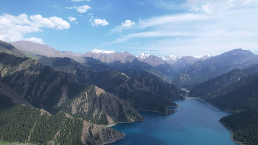 航拍新疆5A级旅游景区天山天池高原湖泊自然风光4k素材视频