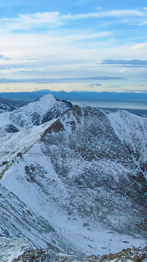 航拍震撼雪山之巅山顶150秒视频