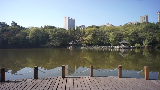 湖南衡阳平湖公园人行桥湖景自然风光视频