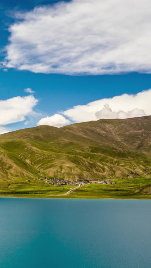 延时中国西藏羊卓雍措景区一角唯美素材16秒视频