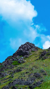 中景干旱山脉蓝天白云延时延时风景视频