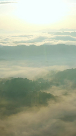 航拍清晨大山日出云海视频素材艺术渲染61秒视频