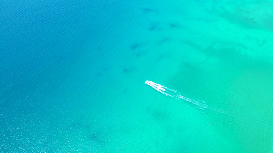 海南省三亚市亚龙湾蔚蓝色海洋海面航拍视频