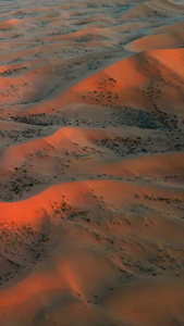 航拍夕阳下的腾格里沙漠视频
