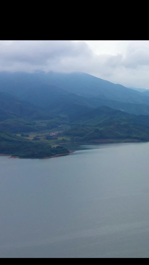 航拍湘西森林湖泊雾气弥漫65秒视频