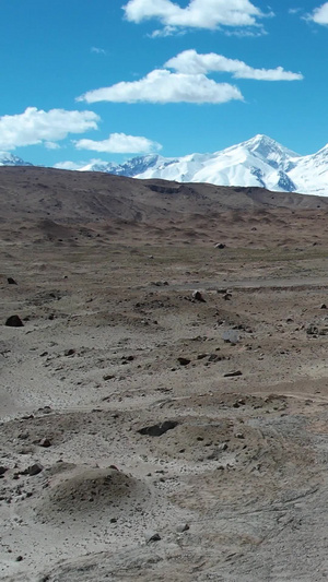 航拍新疆昆仑山脉雪山喀喇公路视频自驾旅游75秒视频