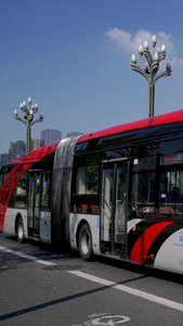 特色加长绿色电能公交车新能源汽车成都新型公交视频