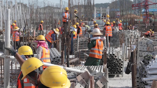 实拍建筑工地农民工施工视频