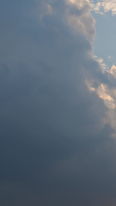延时摄影城市蓝天白云晴朗天空阳光光线流动的云自然天气街景素材天空素材视频
