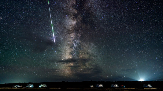 8K英仙座流星雨火星视频