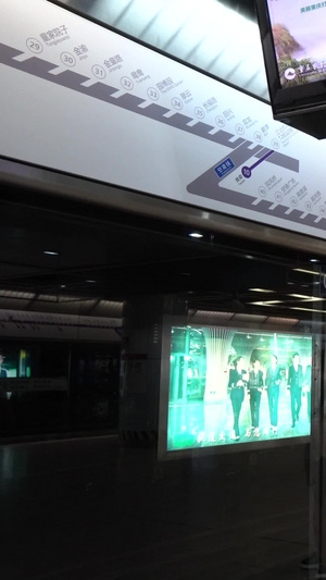 重庆1号线地铁到站地铁站77秒视频