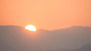 太阳从山中升起4K 15秒视频