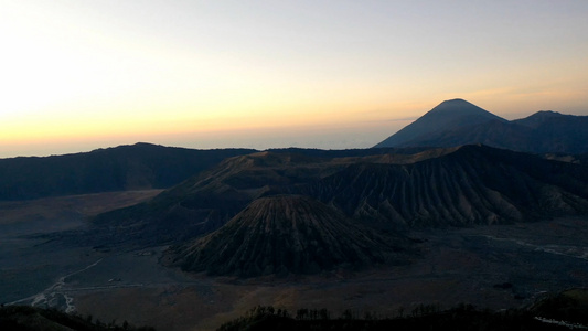 印尼布罗莫火山日落航拍视频