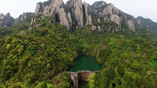 4k航拍福建5A国家风景名胜区太姥山国兴寺游览区龙潭湖景点视频视频