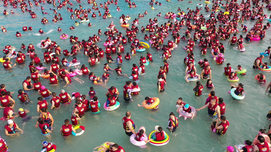 河南郑州水上乐园大海啸造浪池夏季酷暑高温避暑度假视频