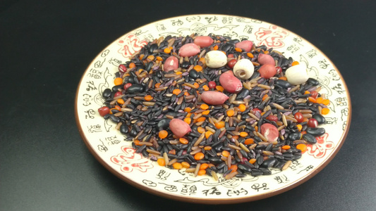 五谷杂粮综合美食黑米八宝粥4K健康食物视频