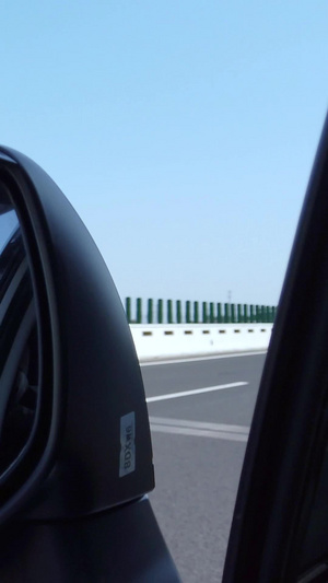 高速行驶汽车后视镜高速路41秒视频
