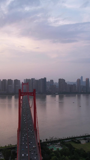 航拍城市夕阳晚霞落日天空自然天气武汉鹦鹉洲长江大桥素材道路素材61秒视频