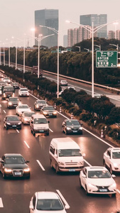 实拍夜晚道路车辆行驶延时视频