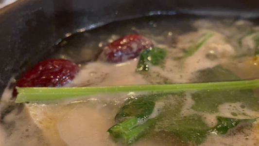 清汤涮羊肉涮菜视频