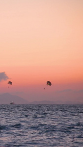 夕阳下的海上降落伞惠州双月湾视频