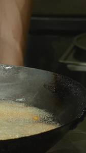 慢动作升格拍摄城市网红特色小吃油炸鸡条制作过程美食展示烹饪素材小吃素材视频